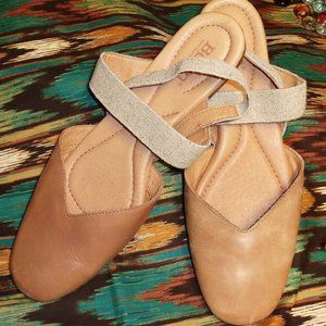 VERY COOL, VERY FLAT, VERY UNIQUE BORN SANDALS